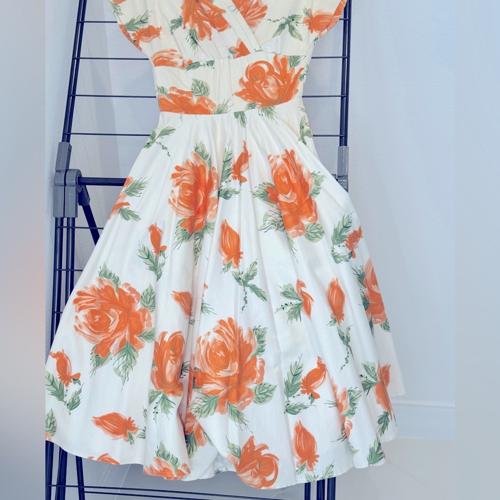 Barely worn Vivien Holloway Grace Roses in Bloom cream Dress with orange flowers